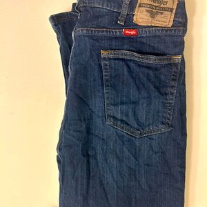 Wrangler premium quality men’s relaxed fit jeans 36x32.
